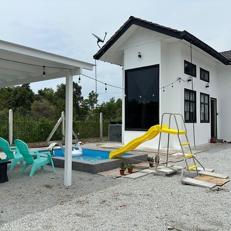 Memerang Tiny House & Pool Near Merang Jetty Setiu Exterior foto